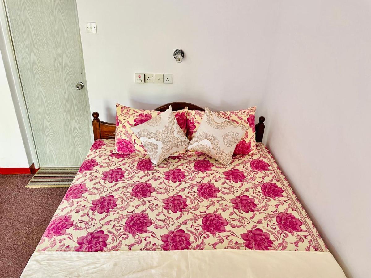 Nethusali Guest House Hikkaduwa Exterior photo