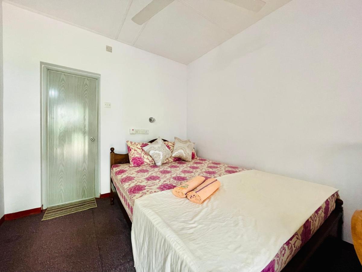 Nethusali Guest House Hikkaduwa Exterior photo